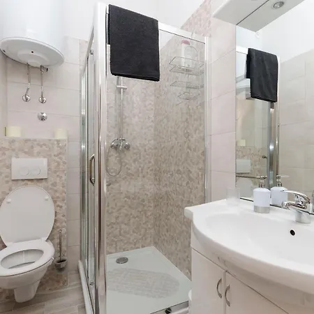 Tarle شقة فوديس