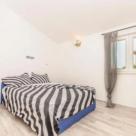 Tarle شقة فوديس