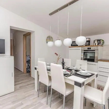 Tarle Apartment *